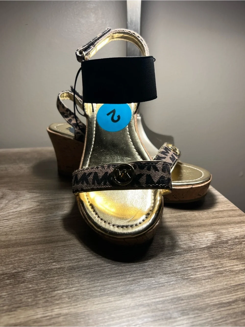 Michael Kors Girls Brown Logo Metallic Gold Sandals stock (17)